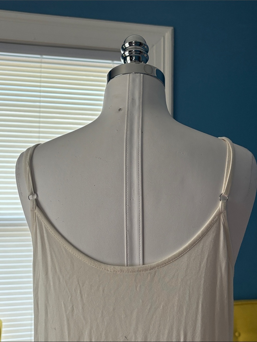 Vestique Cream Button-Front Ruffle-Hem Camisole - Picture 3 of 8